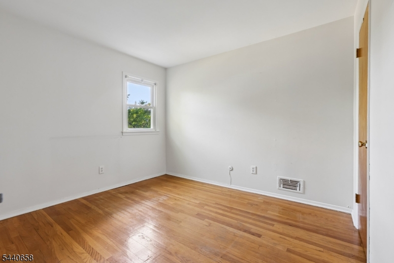 345 Trotting Road Union, NJ 07083 - Photo 34 of 43