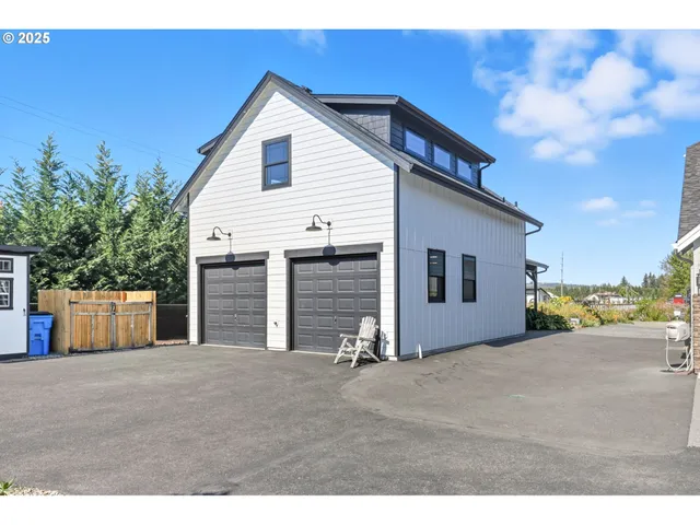 $1,299,900 | 16523 Northeast 170th Avenue, Brush Prairie, WA 98606