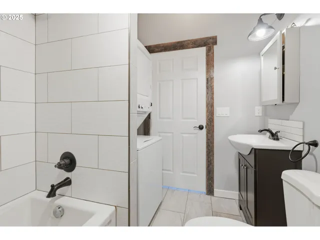 $1,299,900 | 16523 Northeast 170th Avenue, Brush Prairie, WA 98606