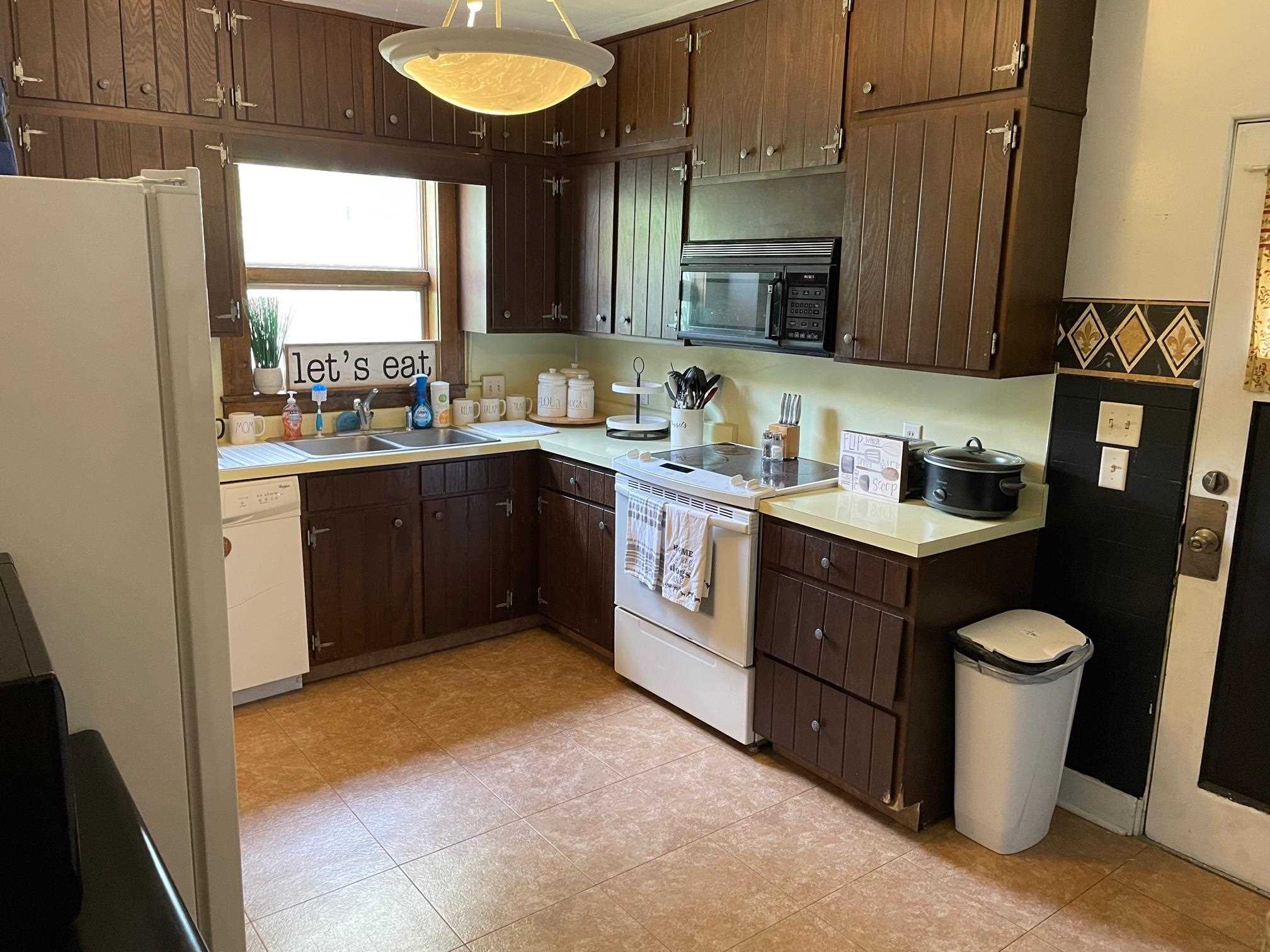 415 West 8th Street Rochester, IN 46975 - Photo 2 of 16