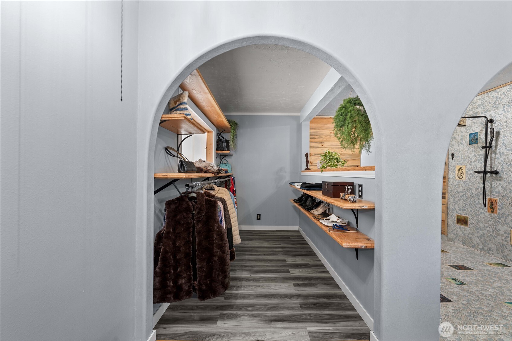 22 South Emerson Avenue Wenatchee, WA 98801 - Photo 12 of 38 a view of a hallway with wooden floor and entryway