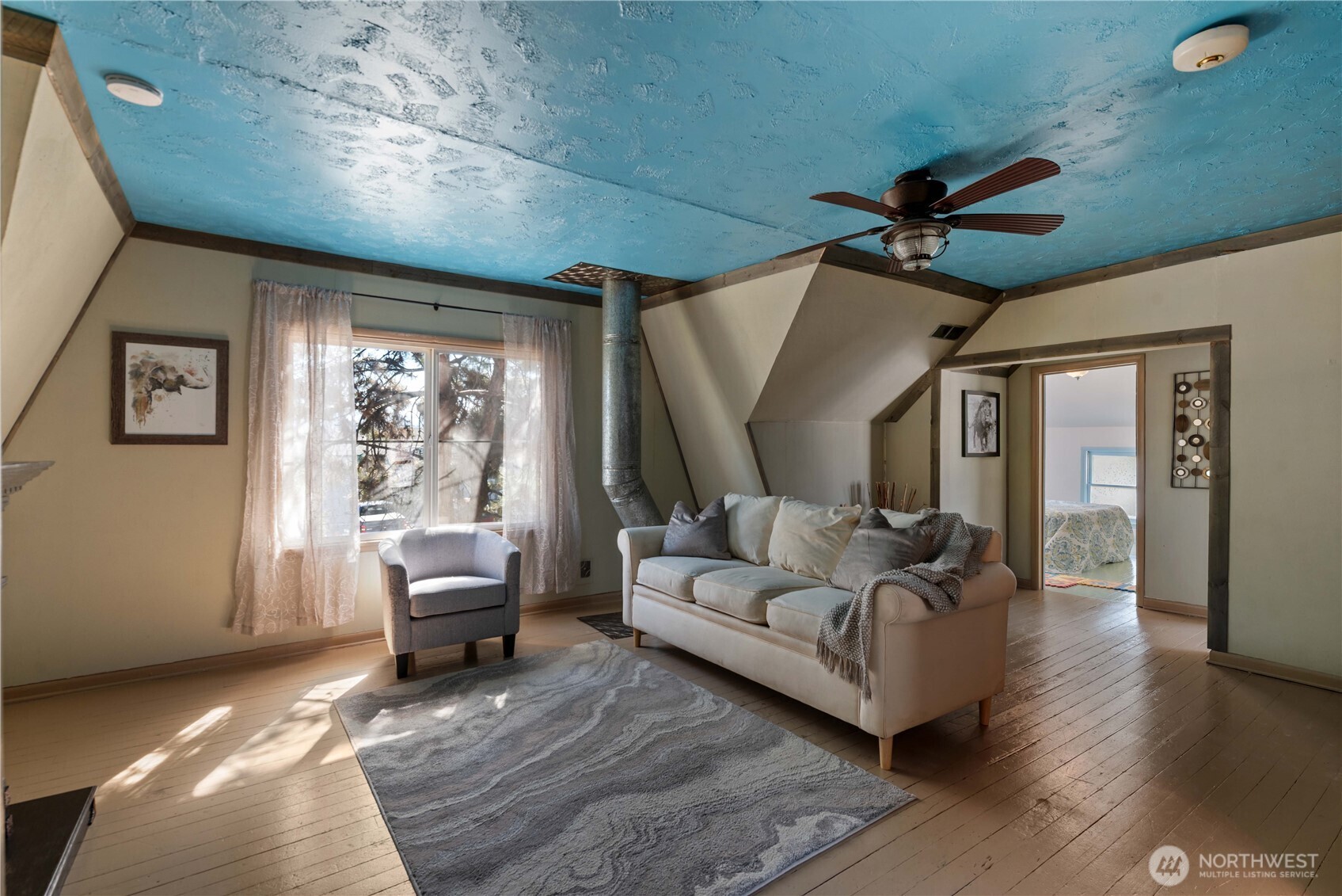 22 South Emerson Avenue Wenatchee, WA 98801 - Photo 25 of 38 a living room with furniture and a large window