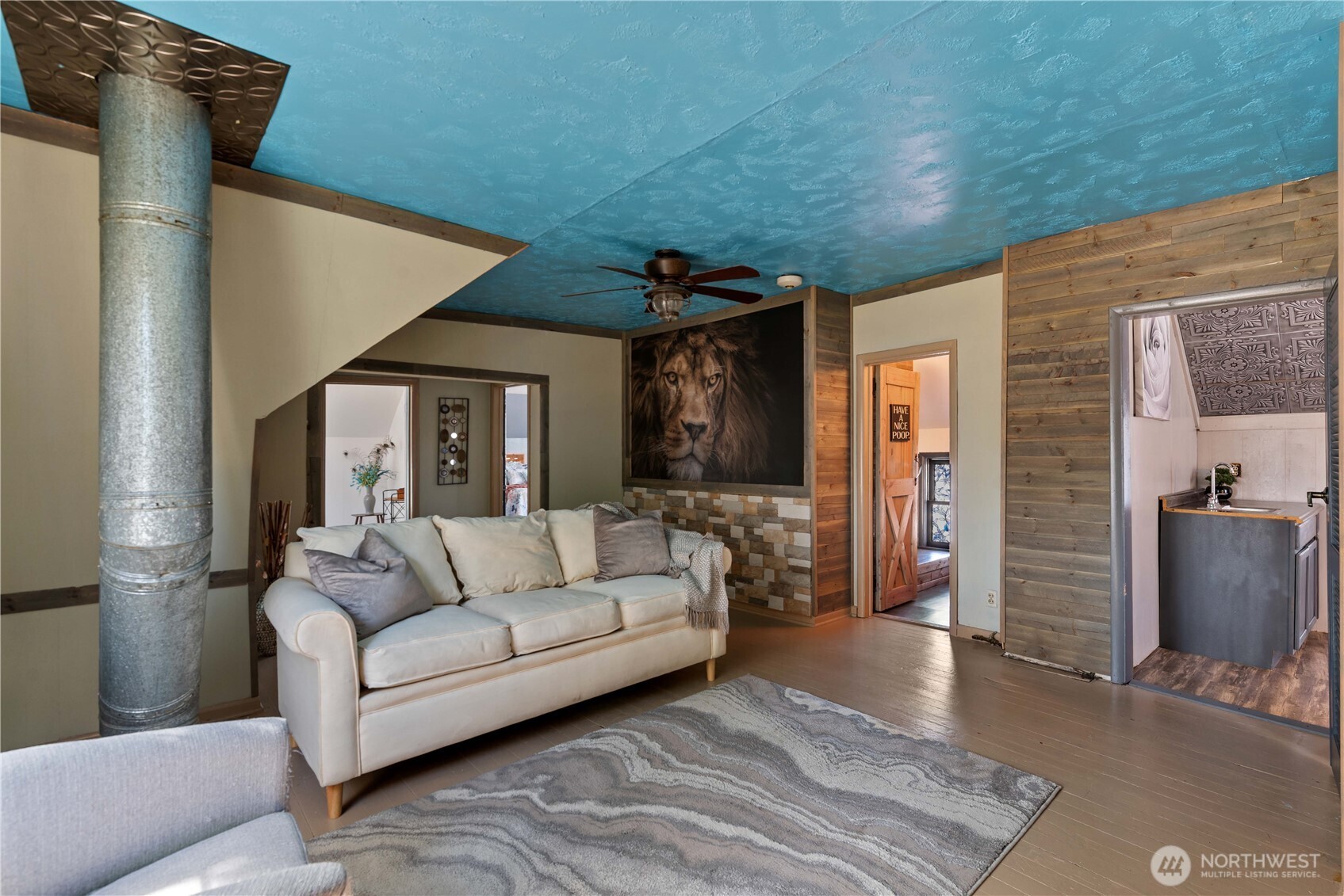 22 South Emerson Avenue Wenatchee, WA 98801 - Photo 26 of 38 a living room with furniture and a rug