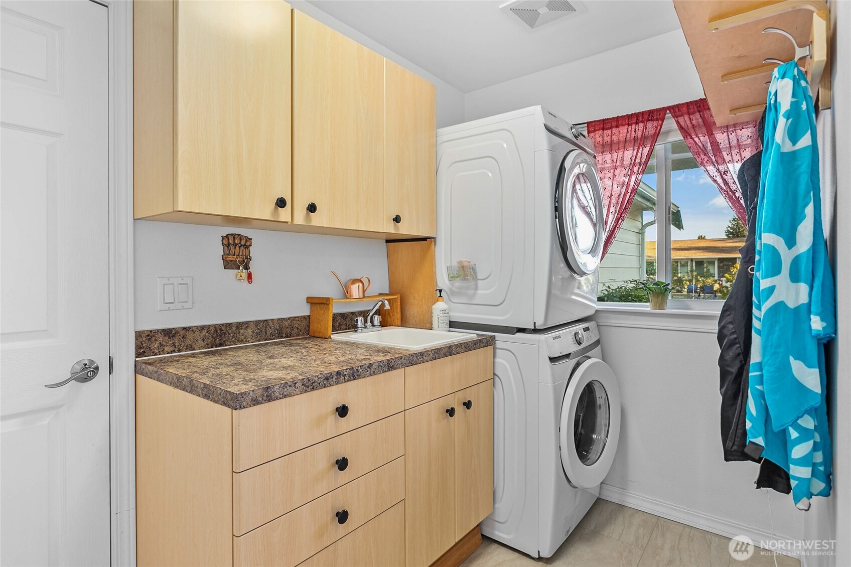 8137 Cowichan Road Blaine, WA 98230 - Photo 17 of 40 a utility room with dryer and washer