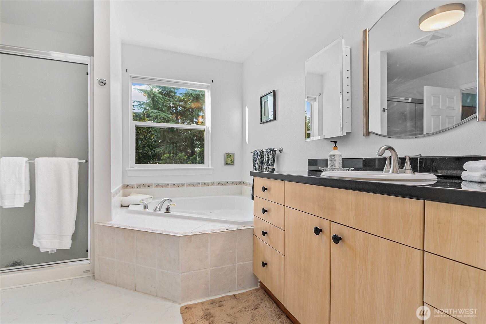 8137 Cowichan Road Blaine, WA 98230 - Photo 21 of 40 a bathroom with a bathtub sink and mirror