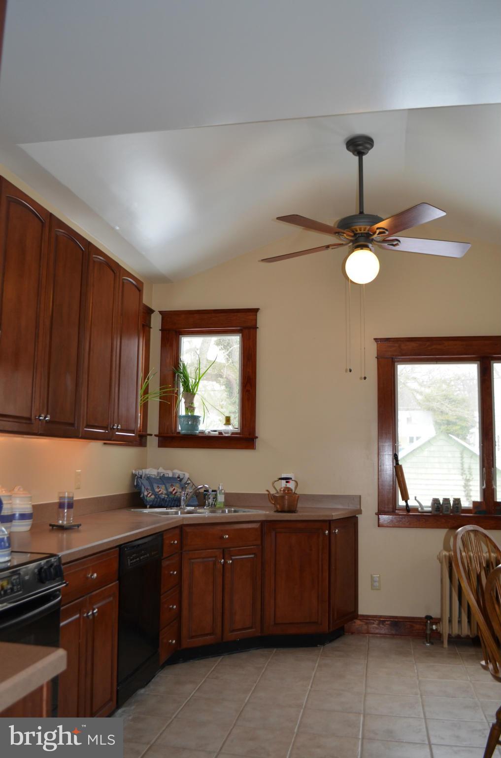 20 Ridge Road Catonsville, MD 21228 - Photo 11 of 25 Kitchen