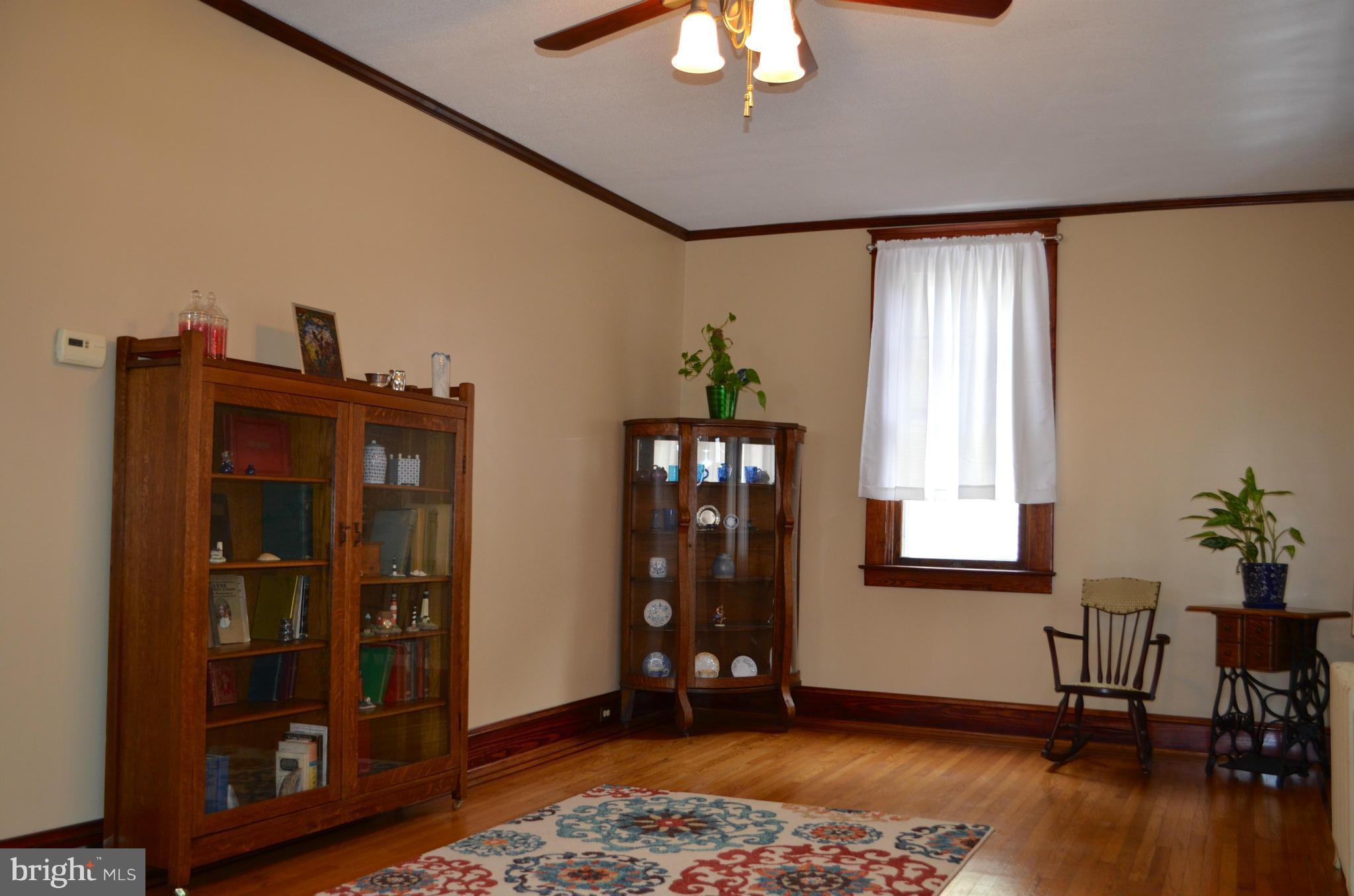 20 Ridge Road Catonsville, MD 21228 - Photo 5 of 25 Living Room