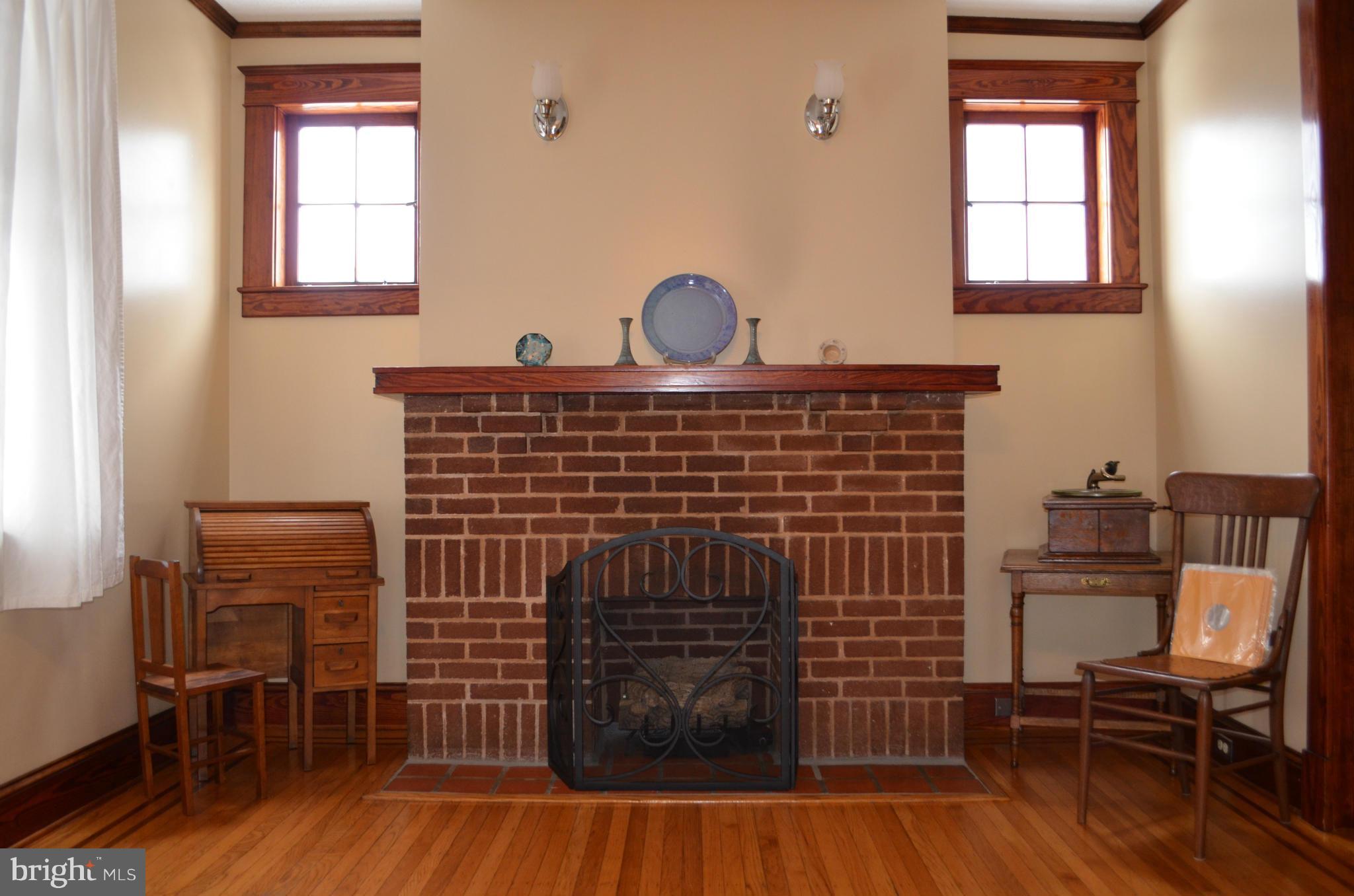 20 Ridge Road Catonsville, MD 21228 - Photo 6 of 25 Living Room