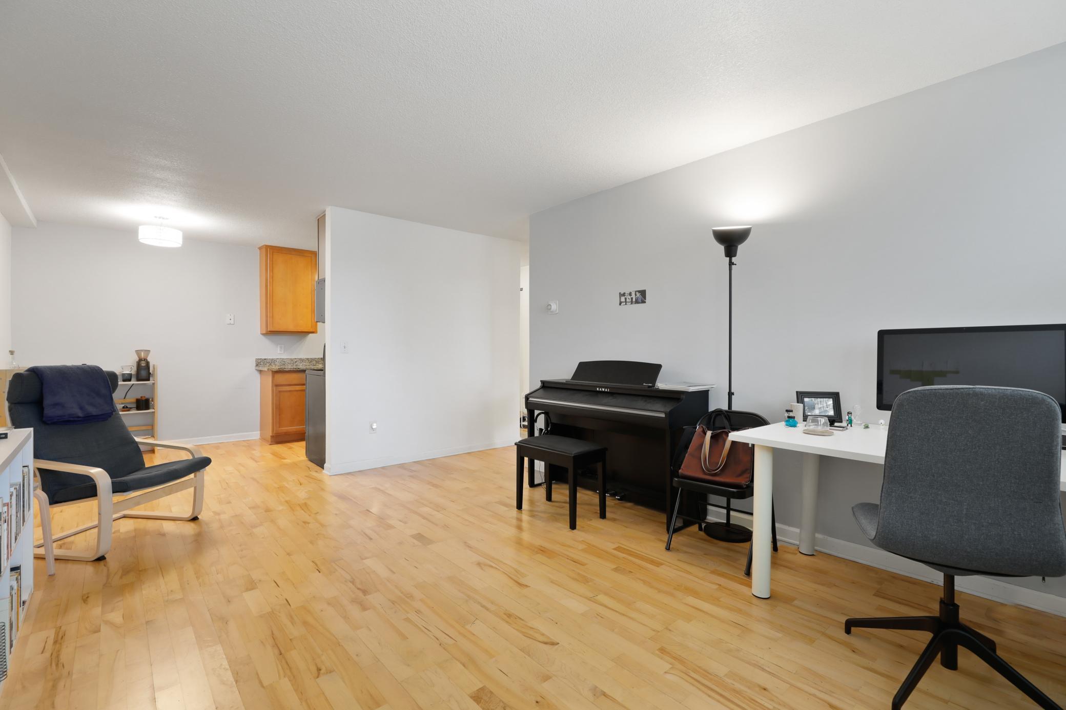 520 Ridgewood Avenue, Unit 7 Minneapolis, MN 55403 - Photo 4 of 11 Gallery Image 4