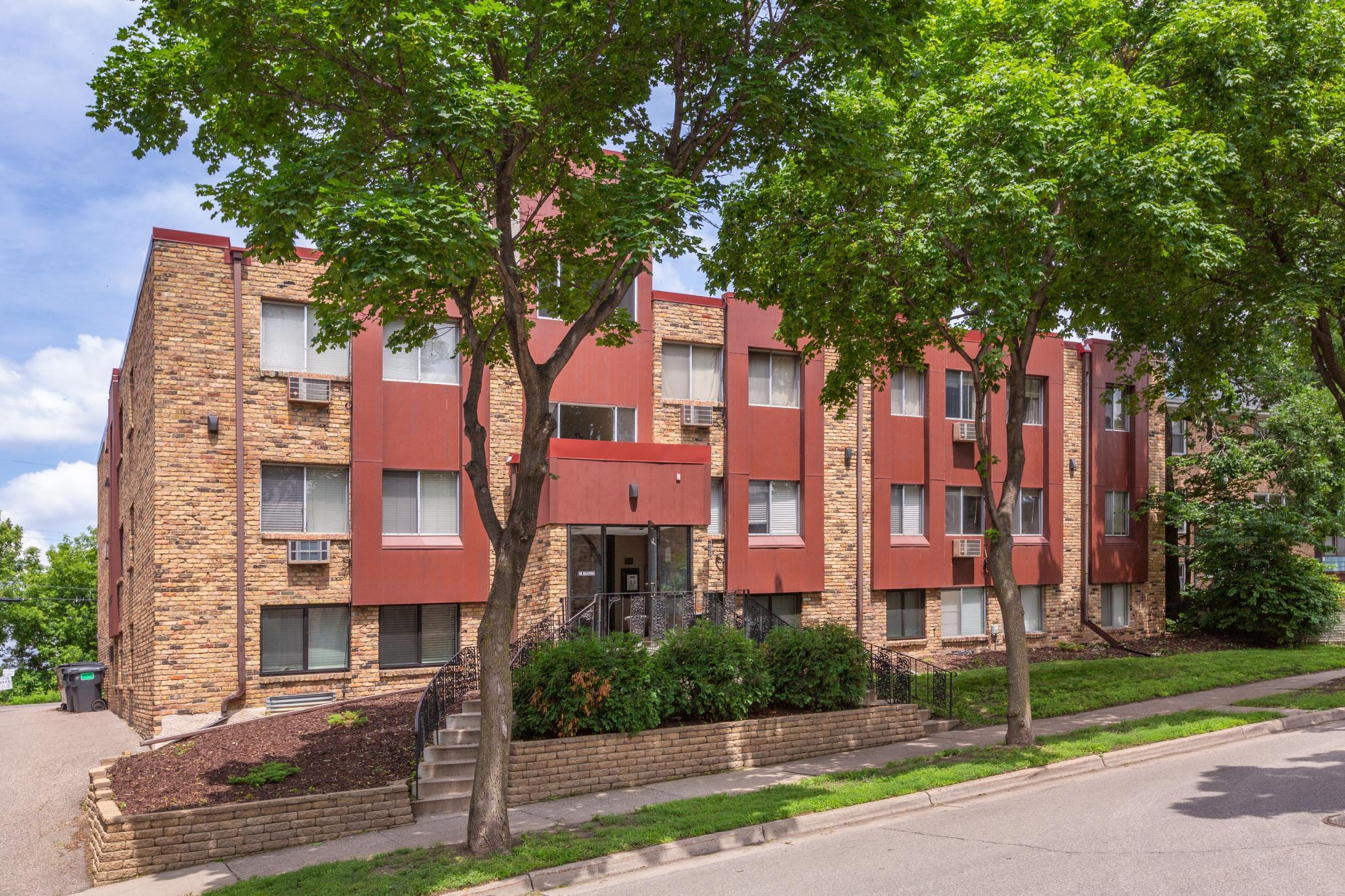 520 Ridgewood Avenue, Unit 7 Minneapolis, MN 55403 - Photo 10 of 11 Gallery Image 10