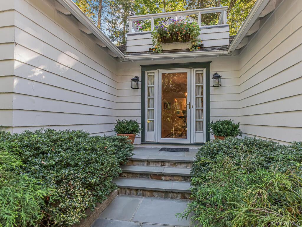 105 Douglas Road Chappaqua, NY 10514 - Photo 2 of 33 Doorway to property