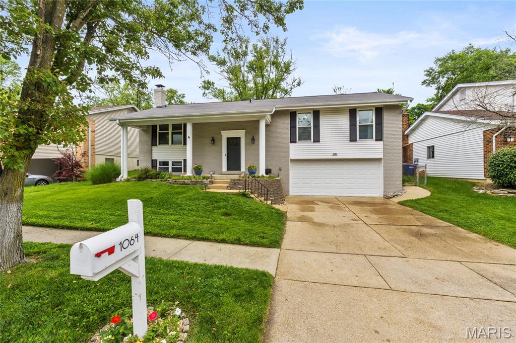 1064 Pinrun Drive Ballwin, MO 63011 - Photo 2 of 35