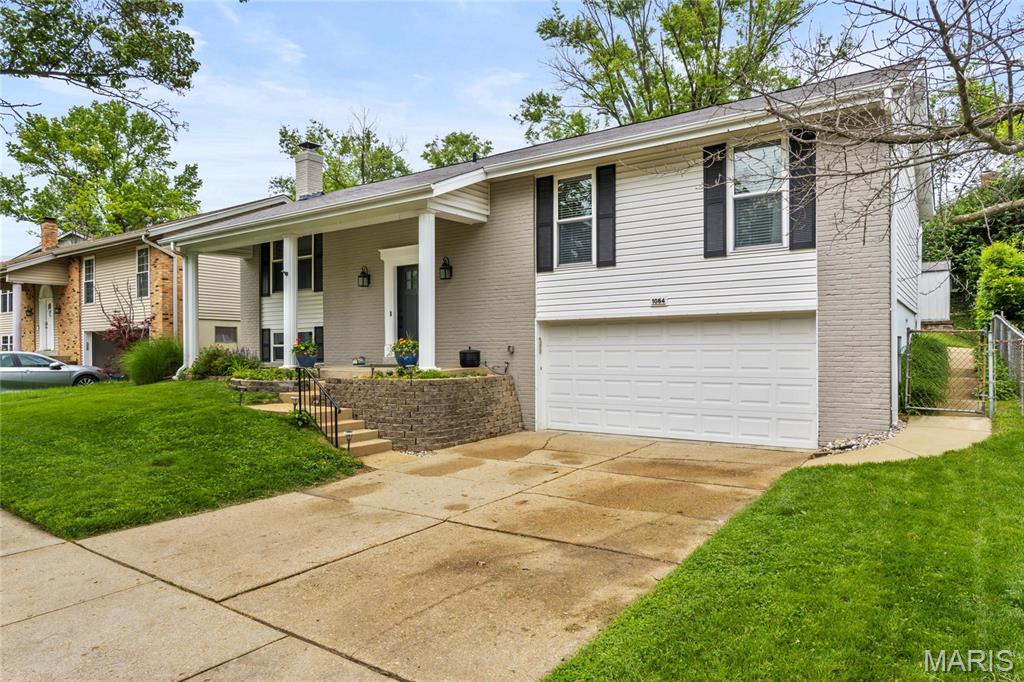 1064 Pinrun Drive Ballwin, MO 63011 - Photo 3 of 35