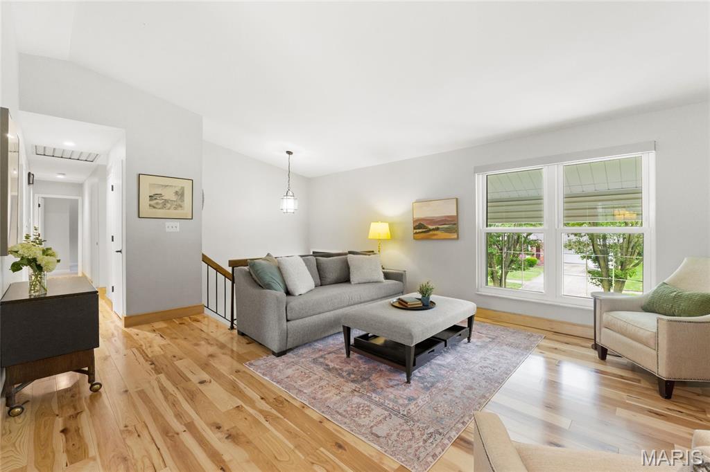 1064 Pinrun Drive Ballwin, MO 63011 - Photo 6 of 35