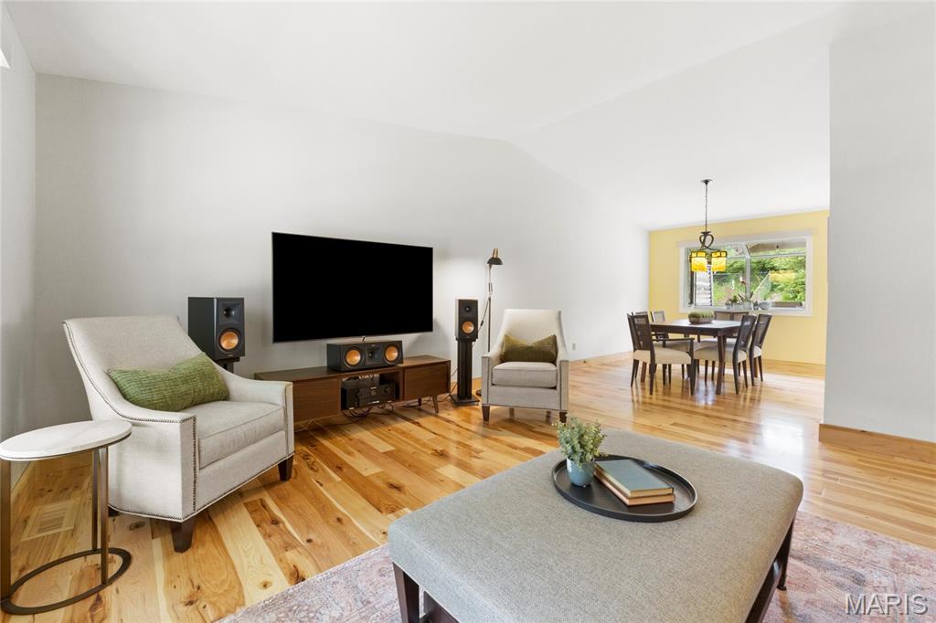 1064 Pinrun Drive Ballwin, MO 63011 - Photo 8 of 35