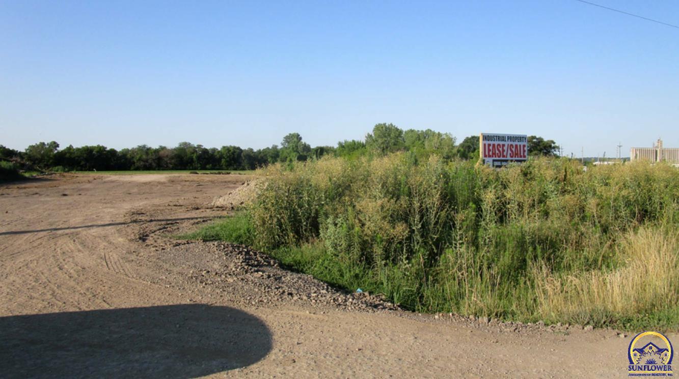 3143 Highway 24 Topeka, KS 66618 - Photo 2 of 5