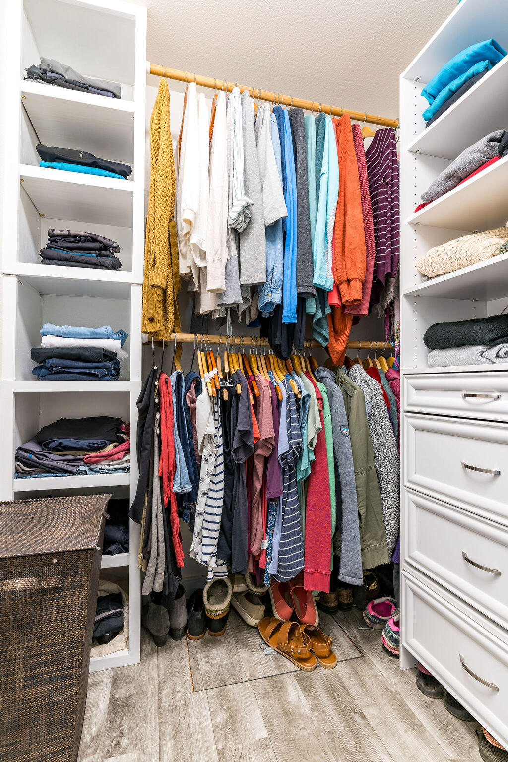 19979 Powers Road Bend, OR 97702 - Photo 14 of 24 primary closet