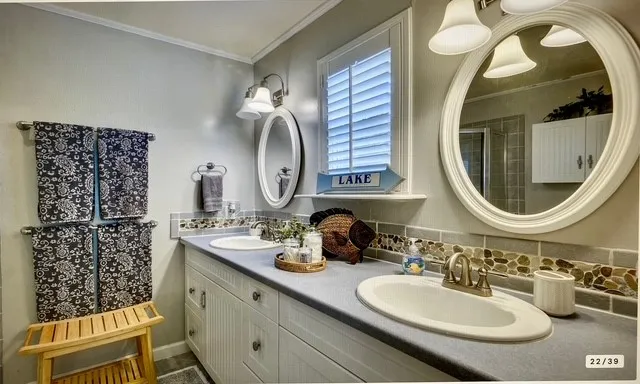 a en suite bathroom with a double vanity sink and a mirror