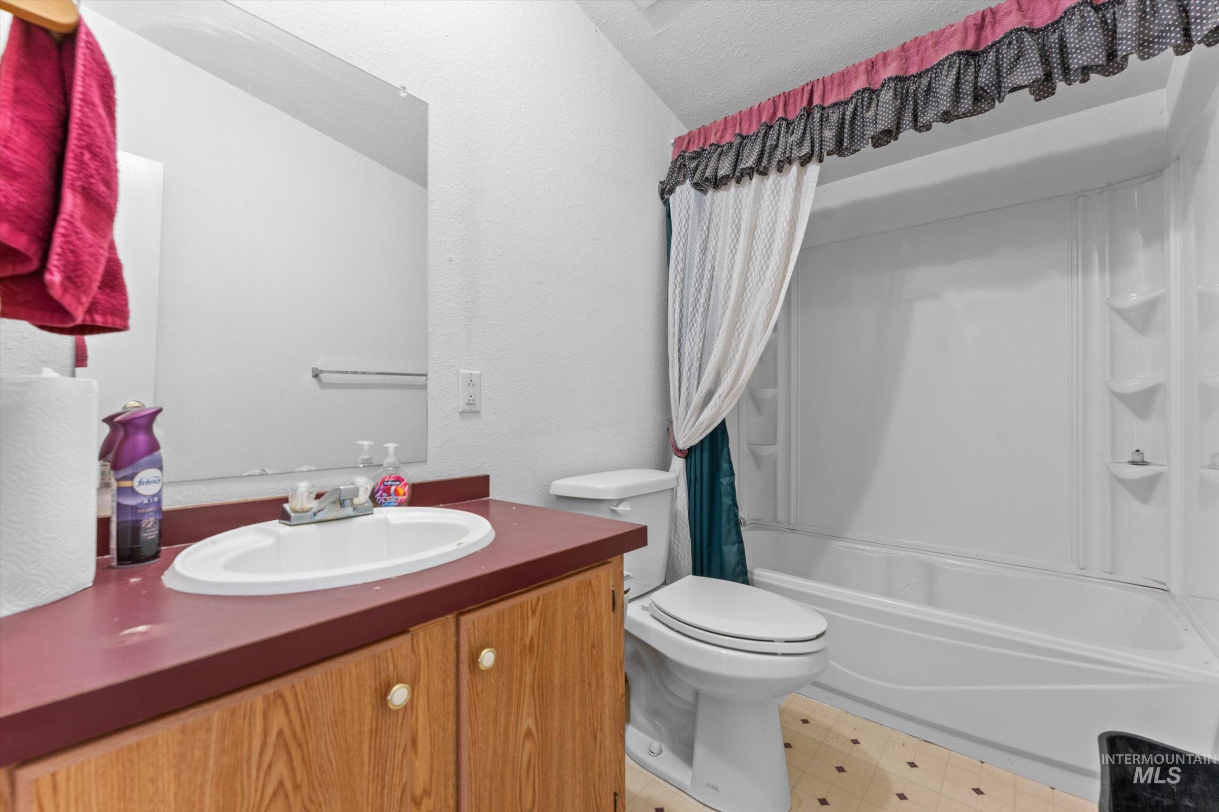 4051 Northwest Canal Road Mountain Home, ID 83647 - Photo 20 of 39