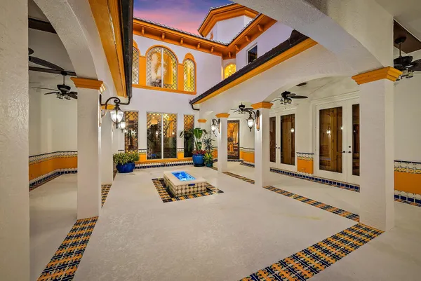 a view of livingroom with dining area