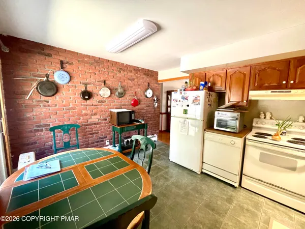 $275,500 | 2319 Bear Town Road, Canadensis, PA 18325