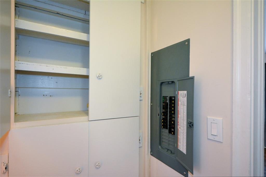 554 Alpine Way Marietta, GA 30062 - Photo 16 of 27 a view of closet