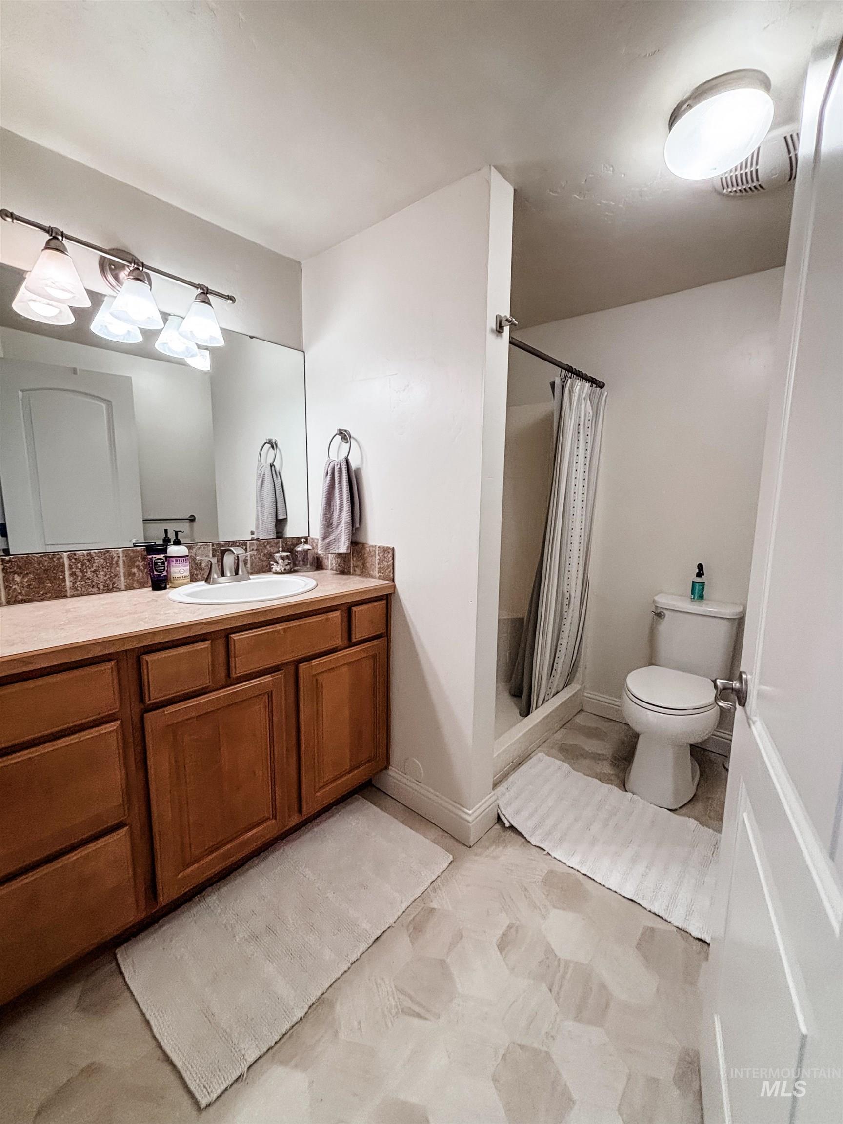 743 North Horseshoe Bend Road Eagle, ID 83616 - Photo 20 of 27 Bathroom featuring a shower stall and vanity