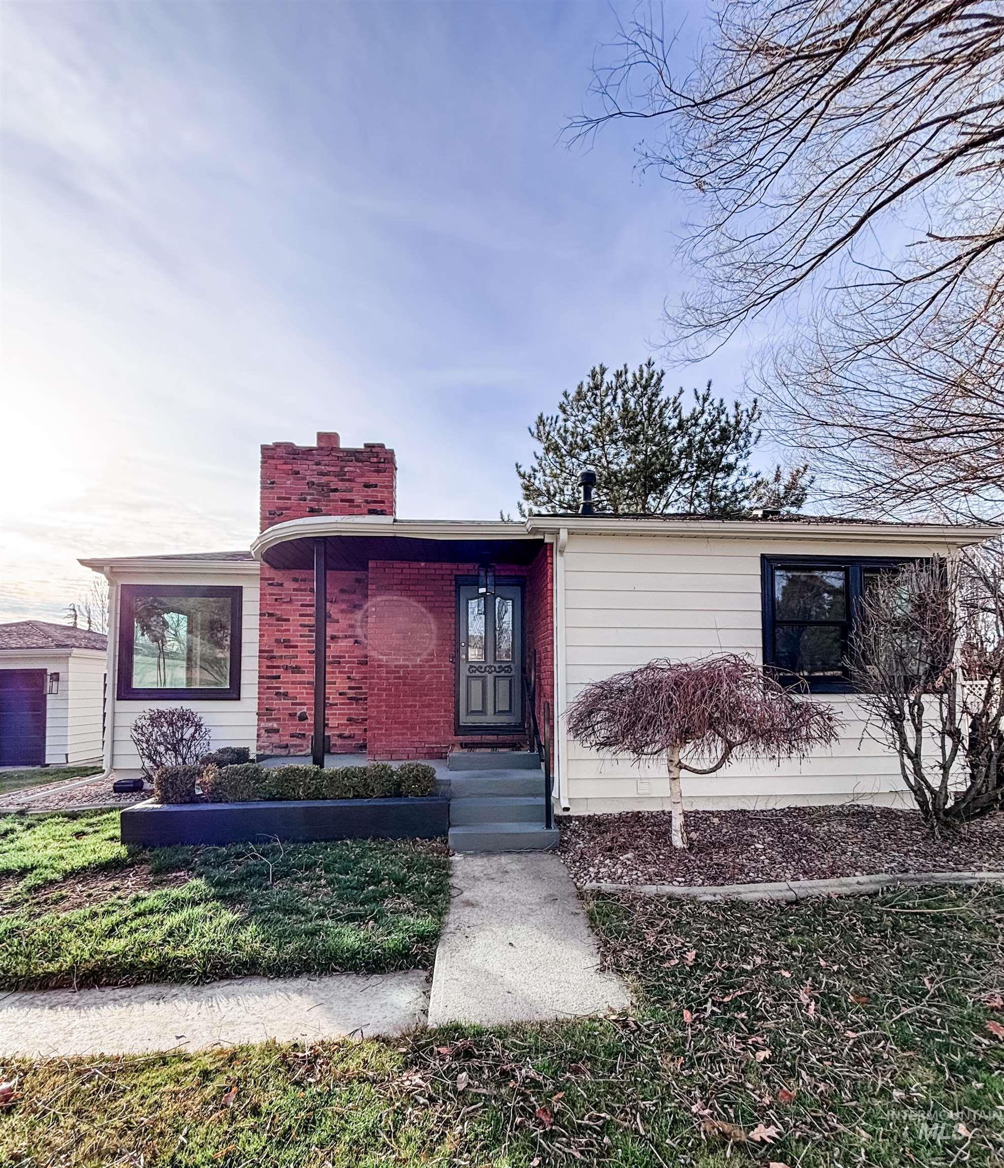 743 North Horseshoe Bend Road Eagle, ID 83616 - Photo 2 of 27 View of front of house with a chimney