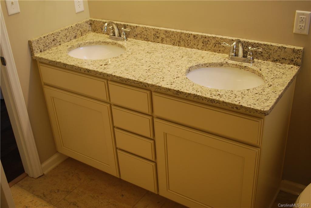 137 Country View Road Statesville, NC 28625 - Photo 8 of 12 Gallery Image 8