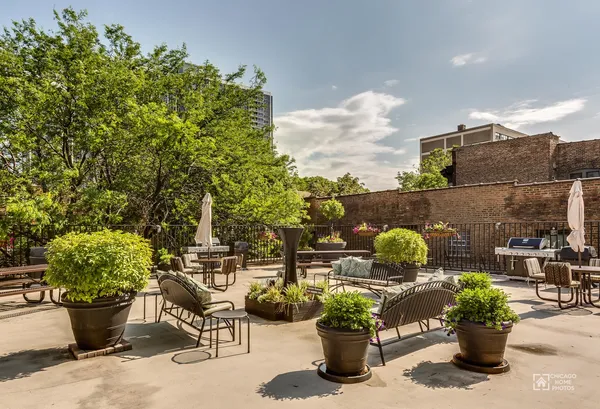 $1,950 | 720 West Gordon Terrace, Unit 3B, Chicago, IL 60613