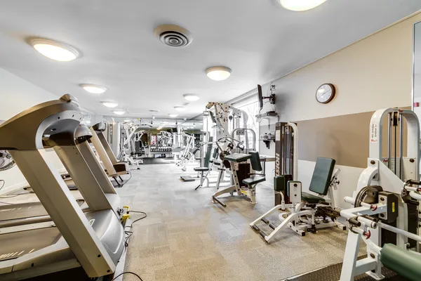 $1,950 | 720 West Gordon Terrace, Unit 3B, Chicago, IL 60613