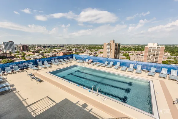 $1,950 | 720 West Gordon Terrace, Unit 3B, Chicago, IL 60613