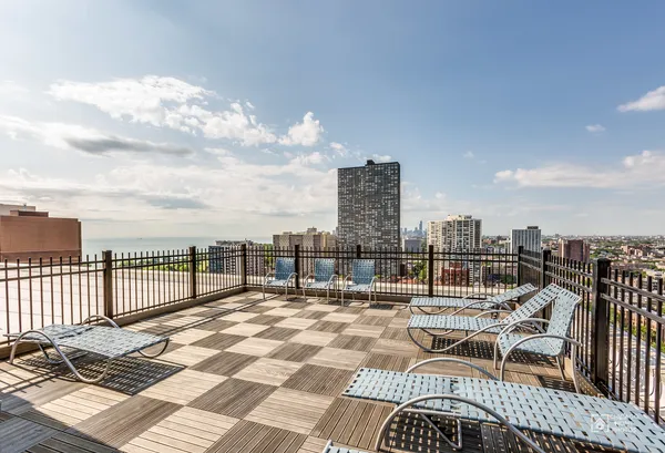 $1,950 | 720 West Gordon Terrace, Unit 3B, Chicago, IL 60613