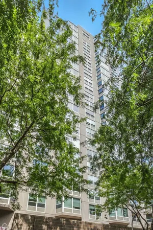 $1,950 | 720 West Gordon Terrace, Unit 3B, Chicago, IL 60613