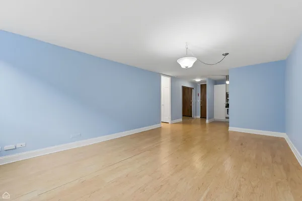 $1,950 | 720 West Gordon Terrace, Unit 3B, Chicago, IL 60613