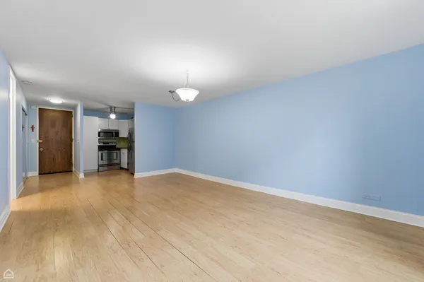 $1,950 | 720 West Gordon Terrace, Unit 3B, Chicago, IL 60613