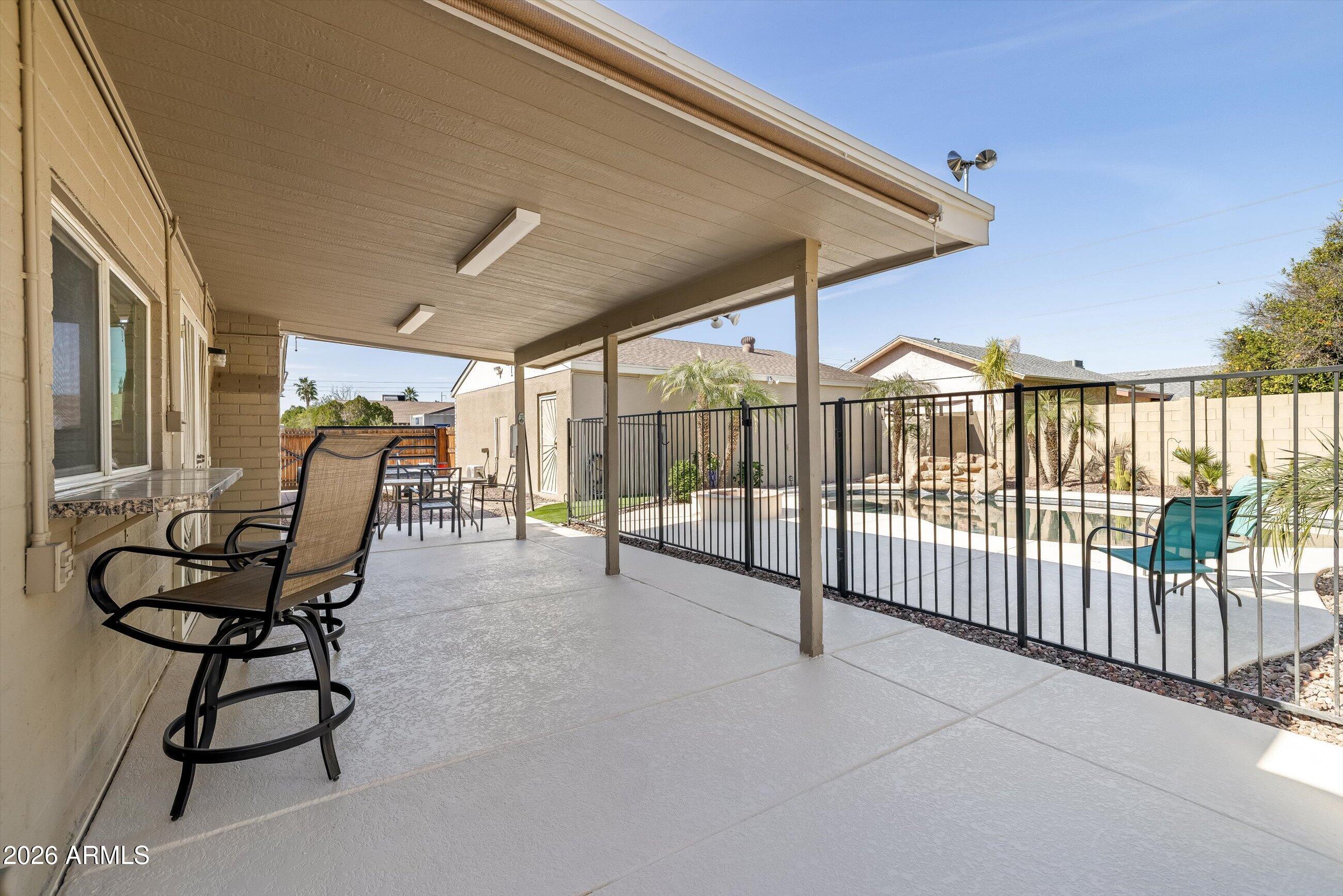3024 West Wagoner Road Phoenix, AZ 85053 - Photo 22 of 34 a view of a chairs and table in the patio