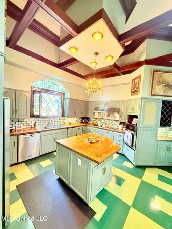 $389,000 | 433 South Main Street, Grenada, MS 38901