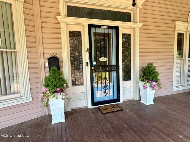 $389,000 | 433 South Main Street, Grenada, MS 38901