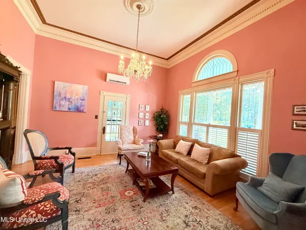 $389,000 | 433 South Main Street, Grenada, MS 38901