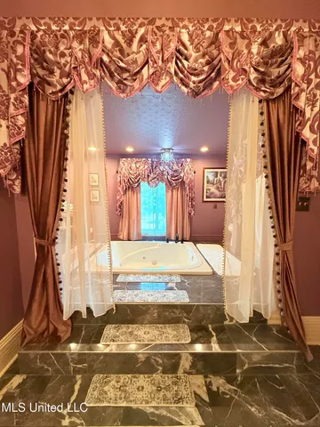 $389,000 | 433 South Main Street, Grenada, MS 38901