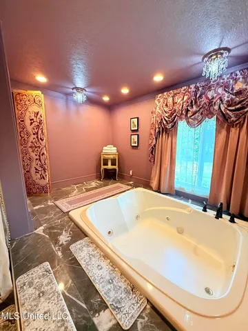 $389,000 | 433 South Main Street, Grenada, MS 38901