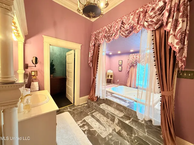 $389,000 | 433 South Main Street, Grenada, MS 38901