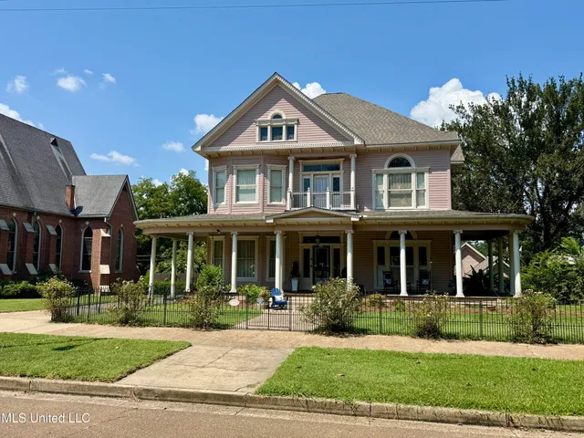 $389,000 | 433 South Main Street, Grenada, MS 38901