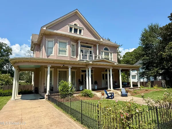 $389,000 | 433 South Main Street, Grenada, MS 38901