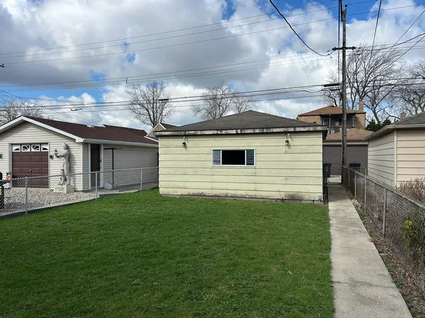 $225,000 | 5040 South Leamington Avenue, Chicago, IL 60638