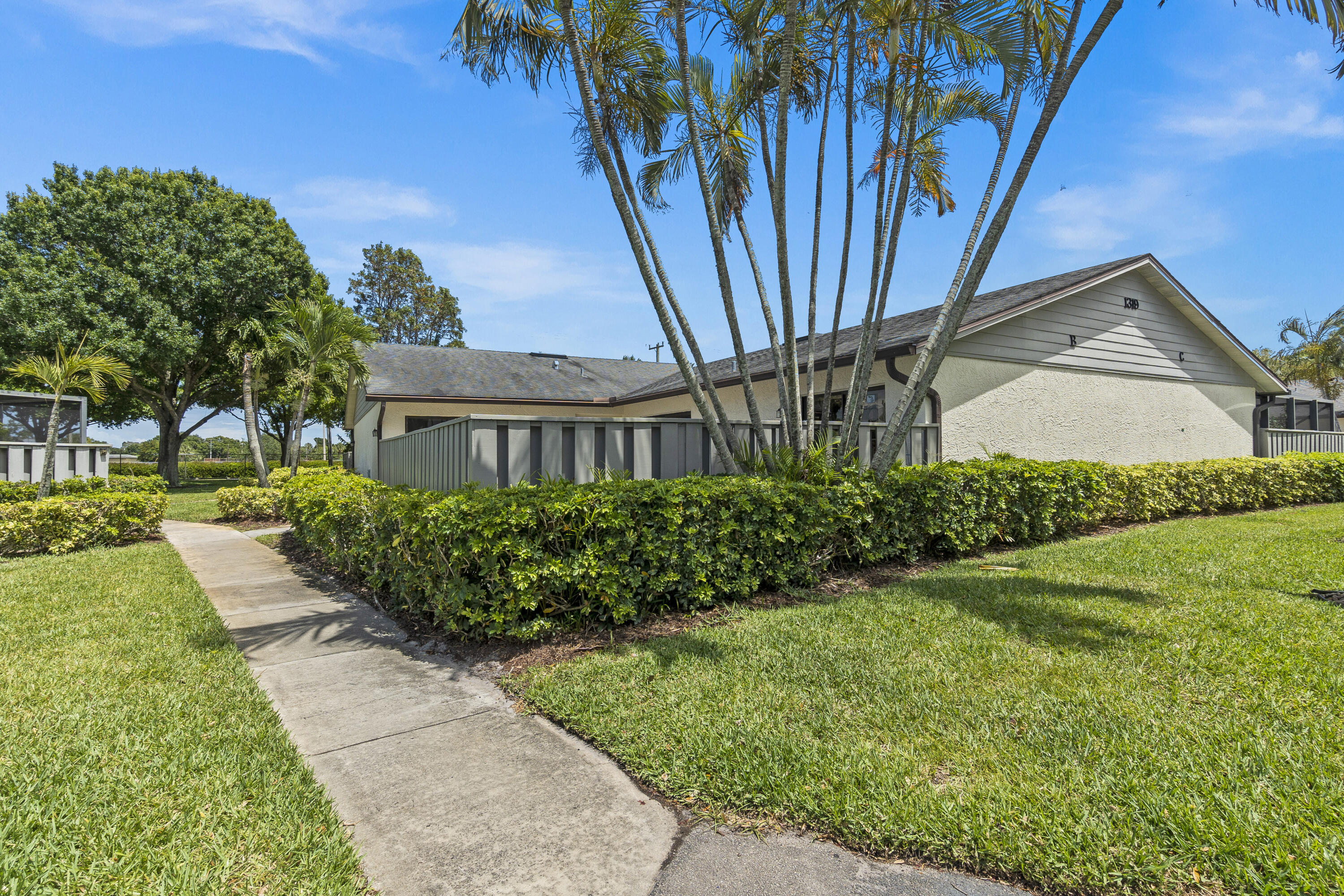 1319 Peppertree Trail, Unit B Fort Pierce, FL 34950 - Photo 4 of 17 DSC03479