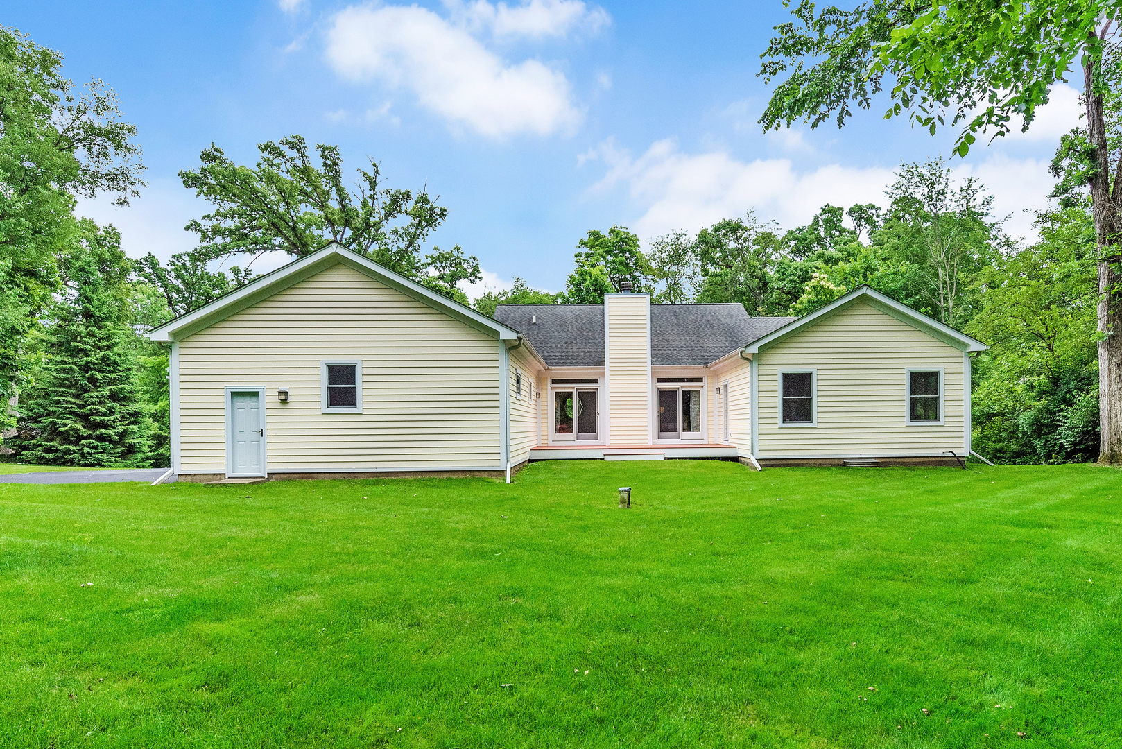 2913 Albert Drive McHenry, IL 60050 - Photo 33 of 35