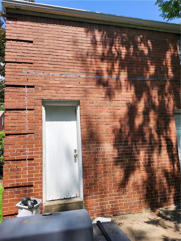 8624 Oakcrest Road Pittsburgh, PA 15235 - Photo 18 of 20 a view of building with window