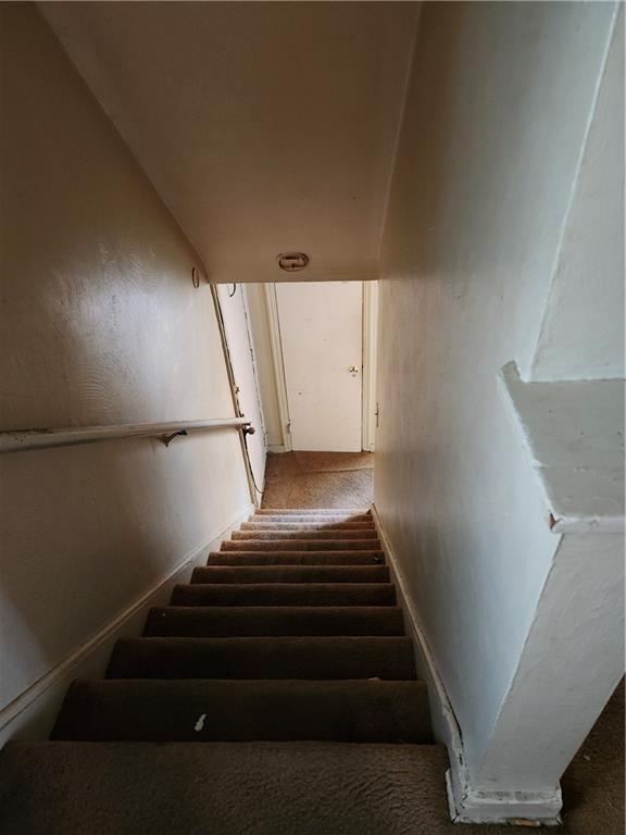 8624 Oakcrest Road Pittsburgh, PA 15235 - Photo 9 of 20 a view of entryway